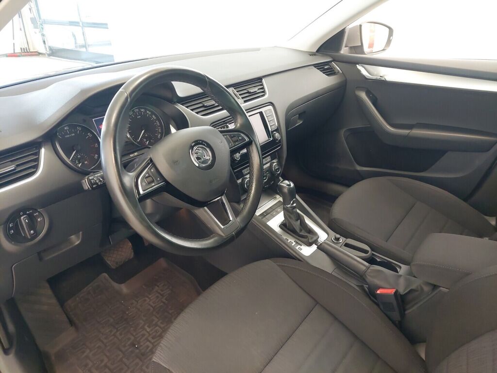 Skoda Octavia 2017 Ruskea (beige)