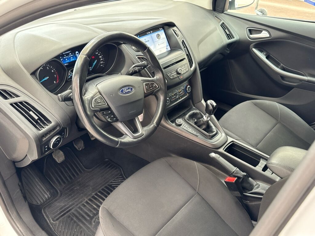 Ford Focus 2018 Valkoinen