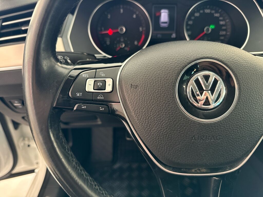 Volkswagen Passat 2015 Valkoinen