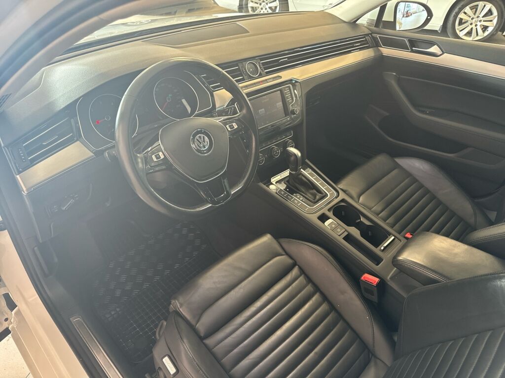 Volkswagen Passat 2015 Valkoinen