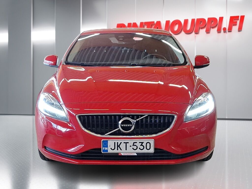 Volvo V40 2018 Punainen