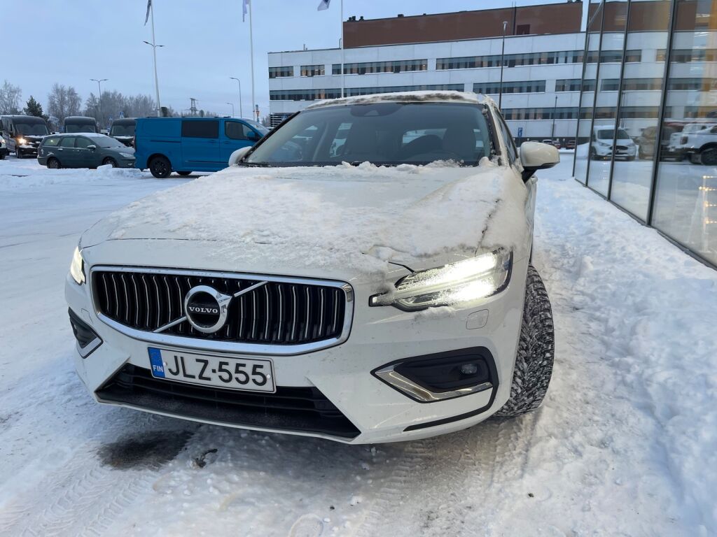 Volvo V60 2021 Valkoinen