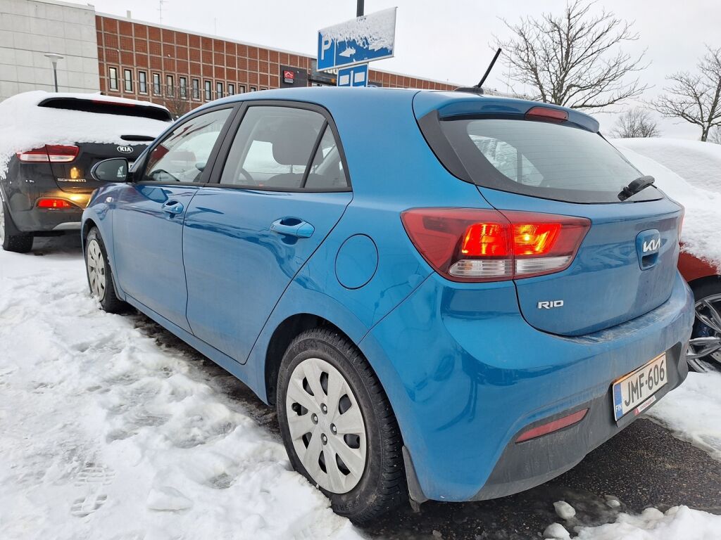 Kia Rio 2022 Sininen