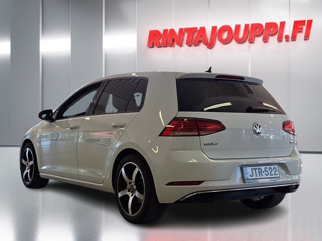 Volkswagen Golf 2017 Valkoinen