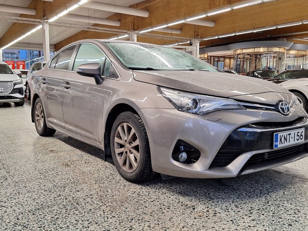 Toyota Avensis 2016 Ruskea (beige)