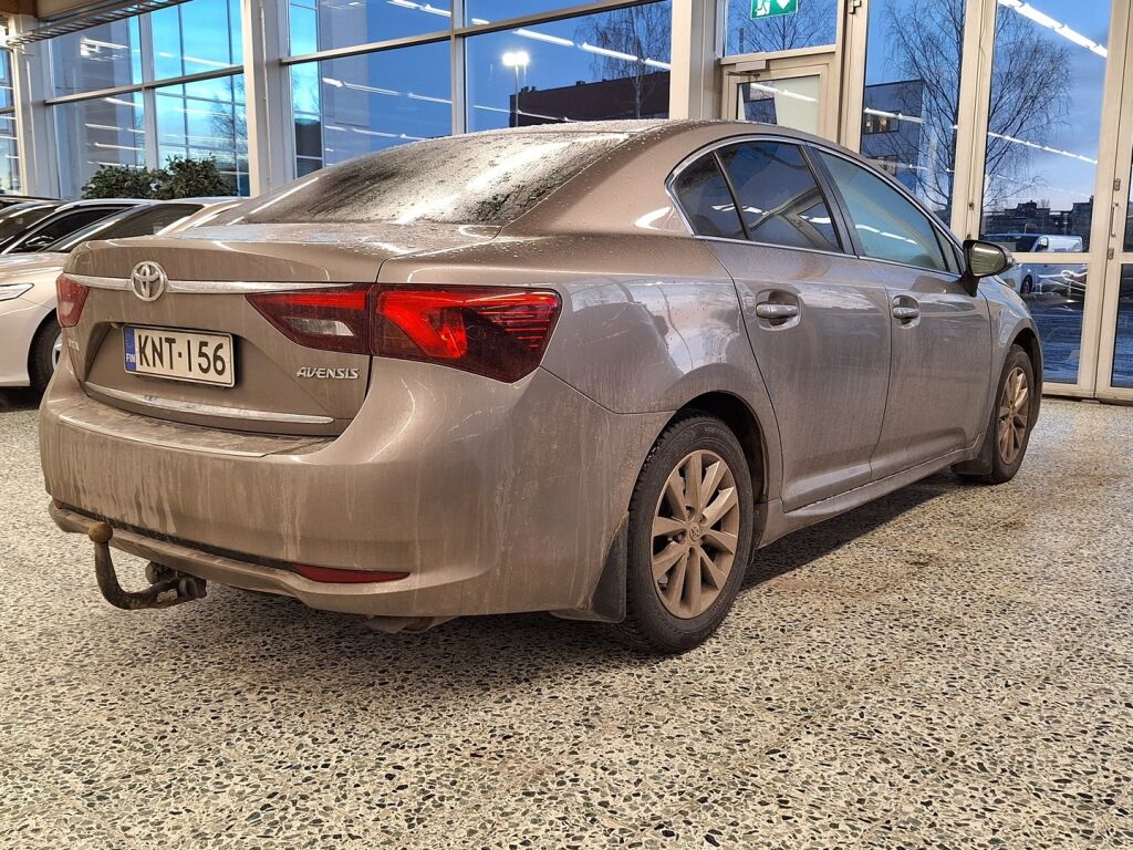 Toyota Avensis 2016 Ruskea (beige)