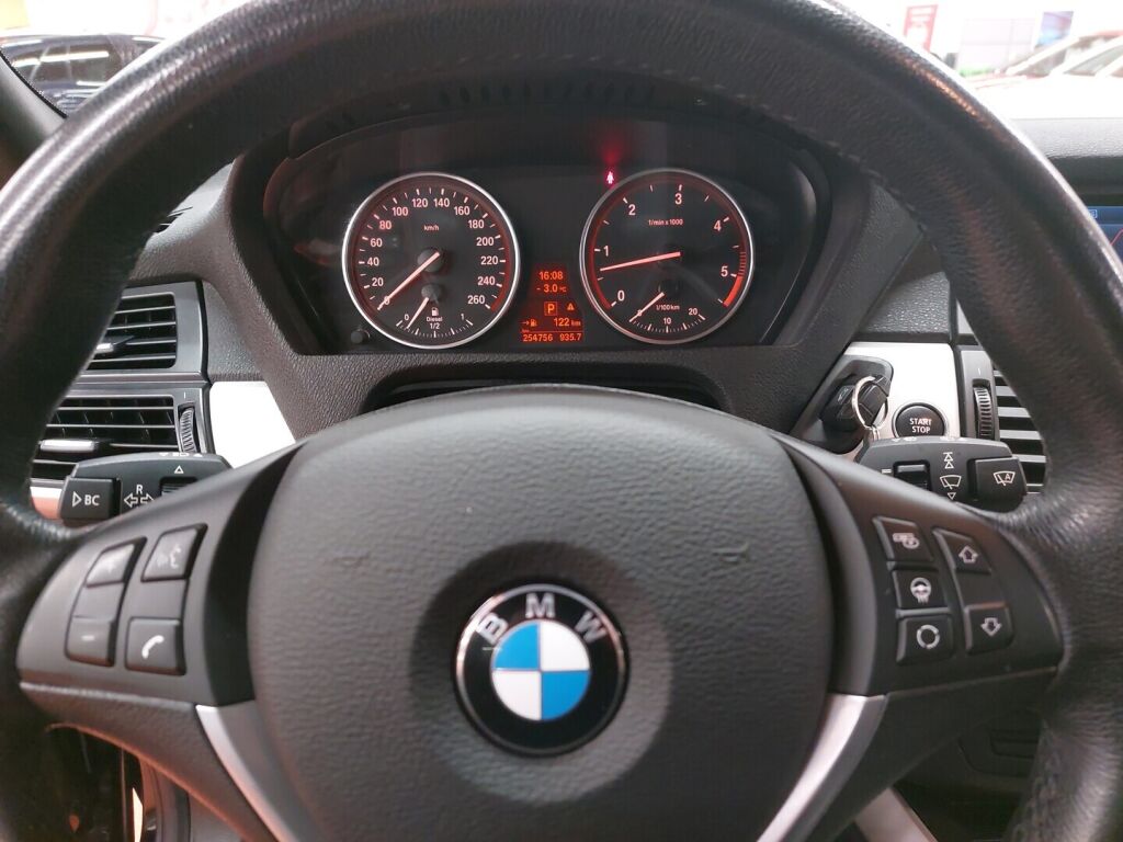 BMW X5 2012 Musta