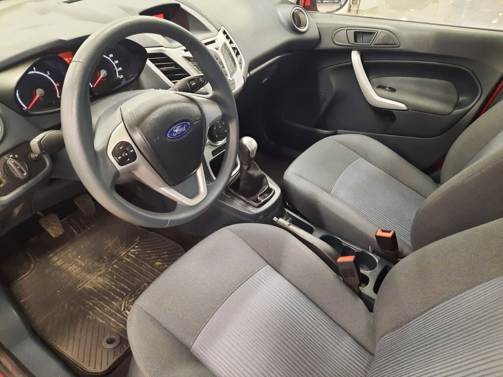 Ford Fiesta 2011 Punainen