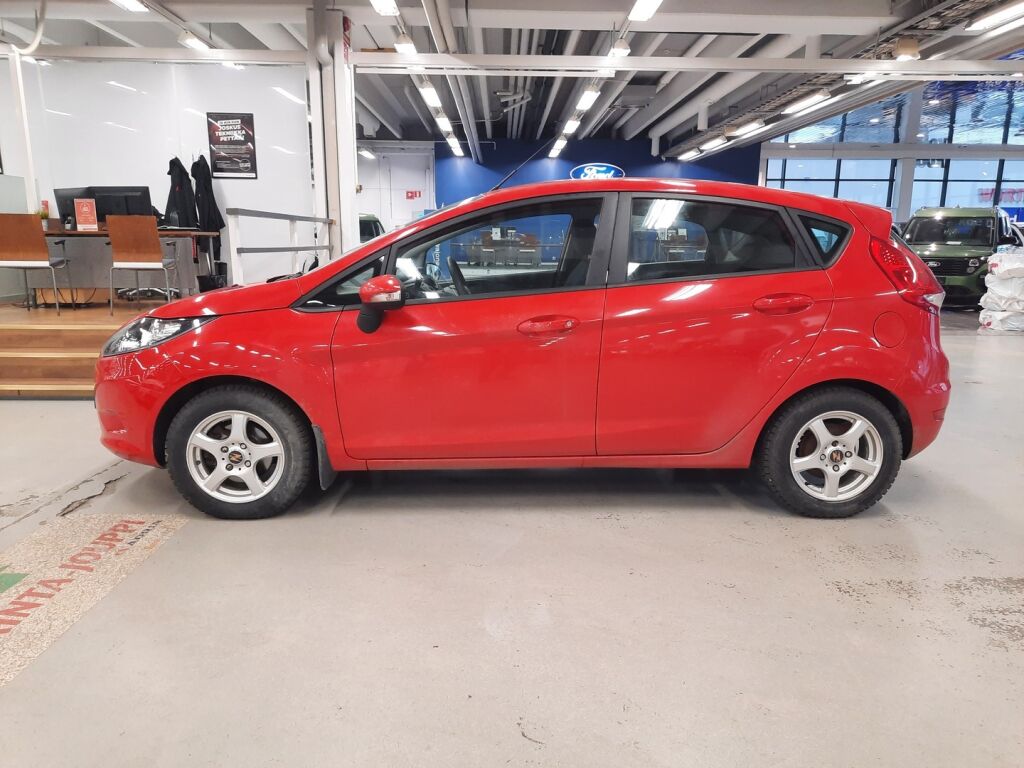 Ford Fiesta 2011 Punainen