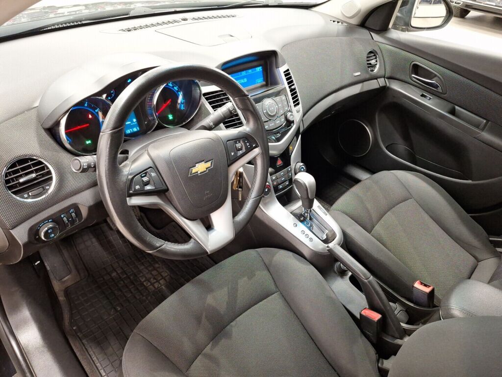 Chevrolet Cruze 2011 Musta