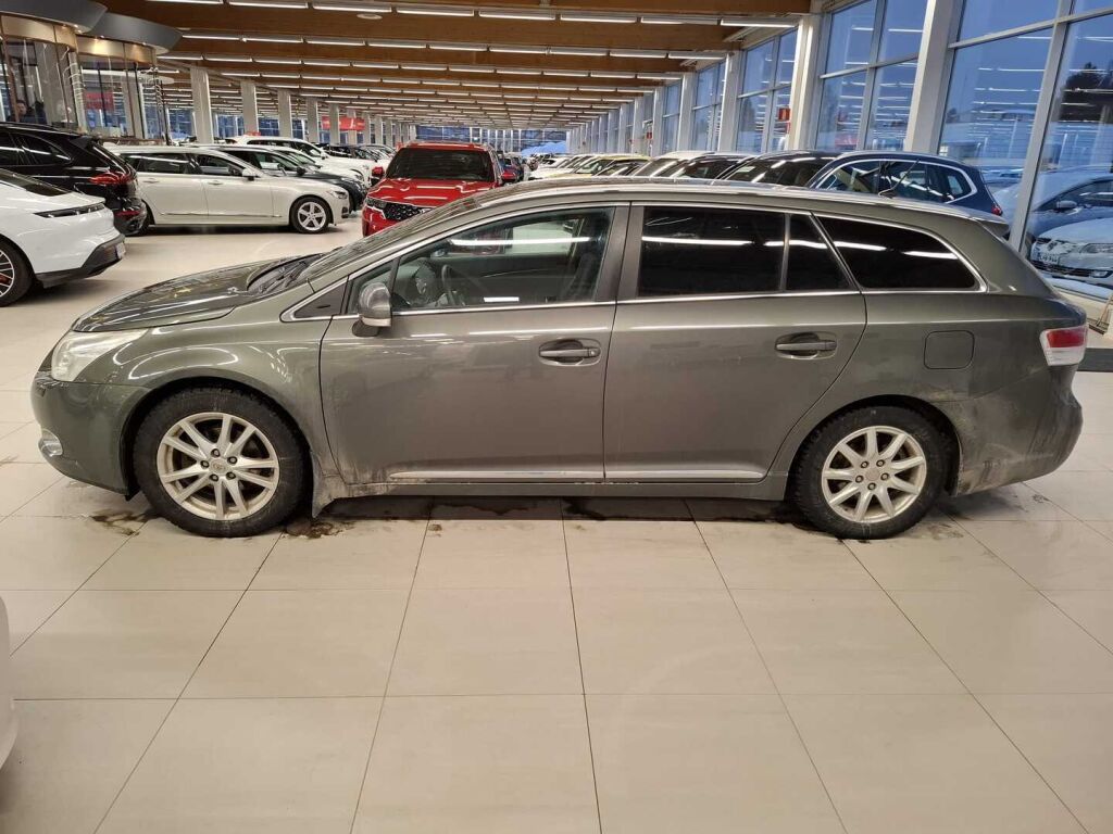 Toyota Avensis 2011 Vihreä