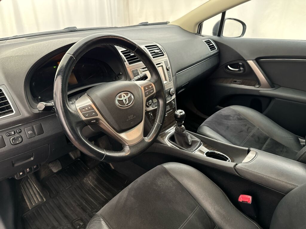 Toyota Avensis 2012 Harmaa