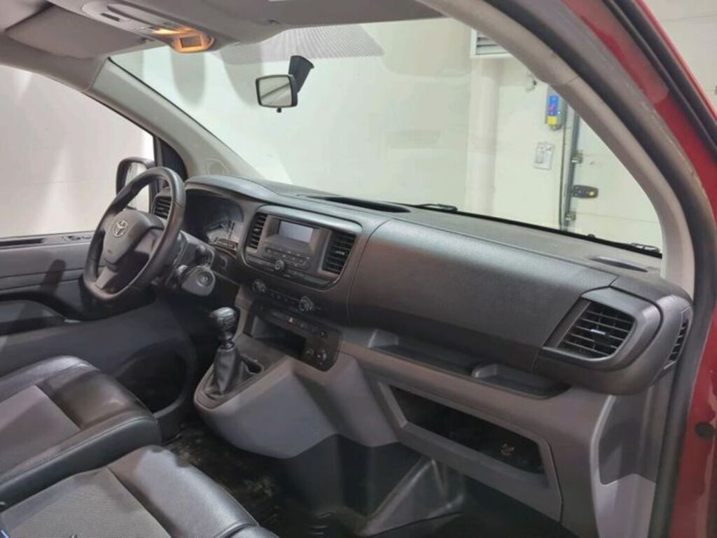 Toyota Proace 2018 Punainen