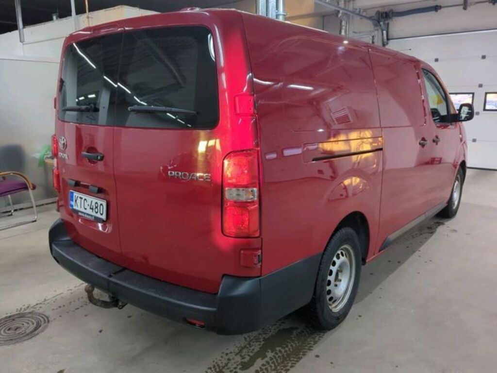 Toyota Proace 2018 Punainen