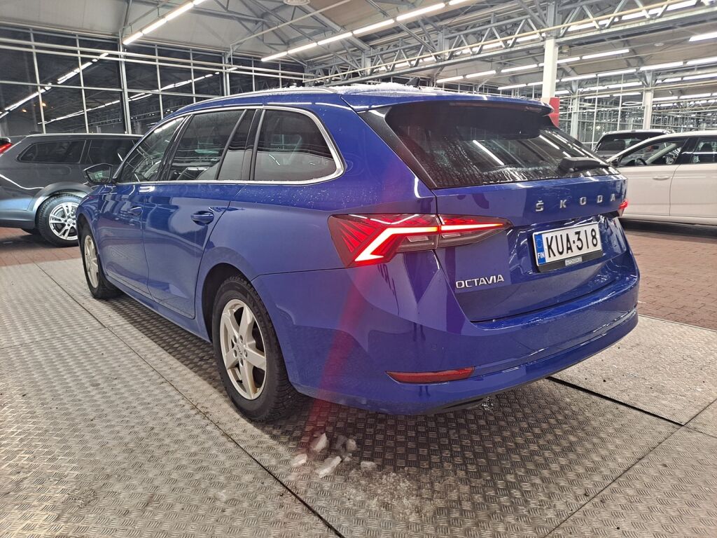 Skoda Octavia 2021 Sininen