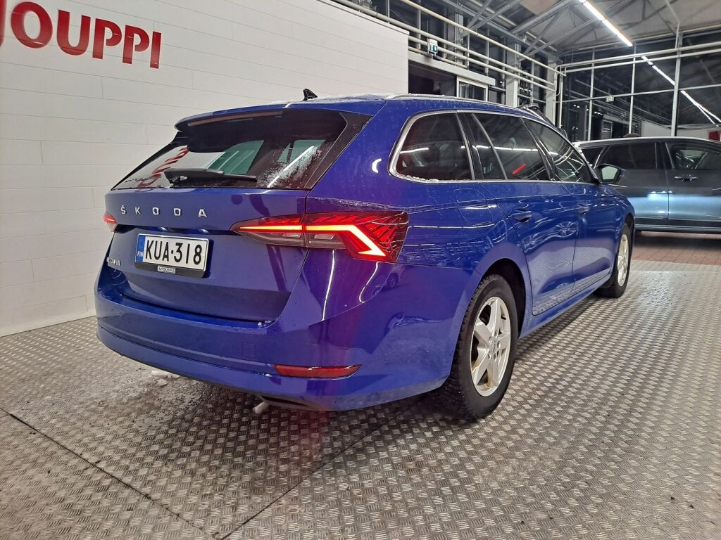 Skoda Octavia 2021 Sininen