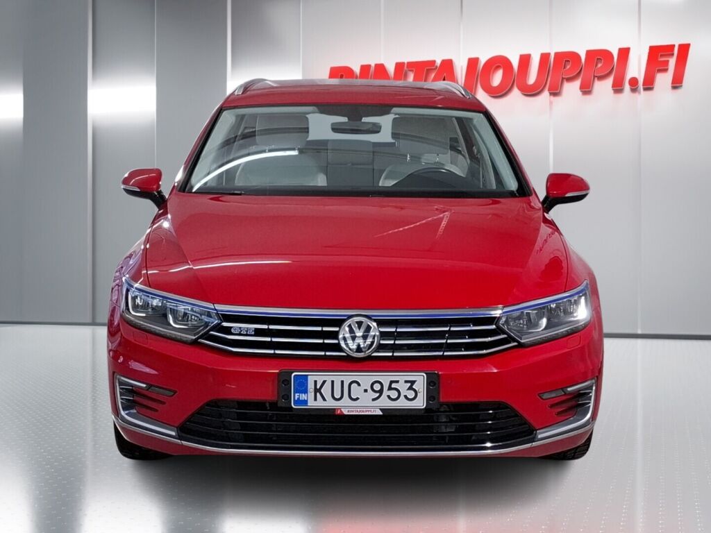 Volkswagen Passat 2018 Punainen