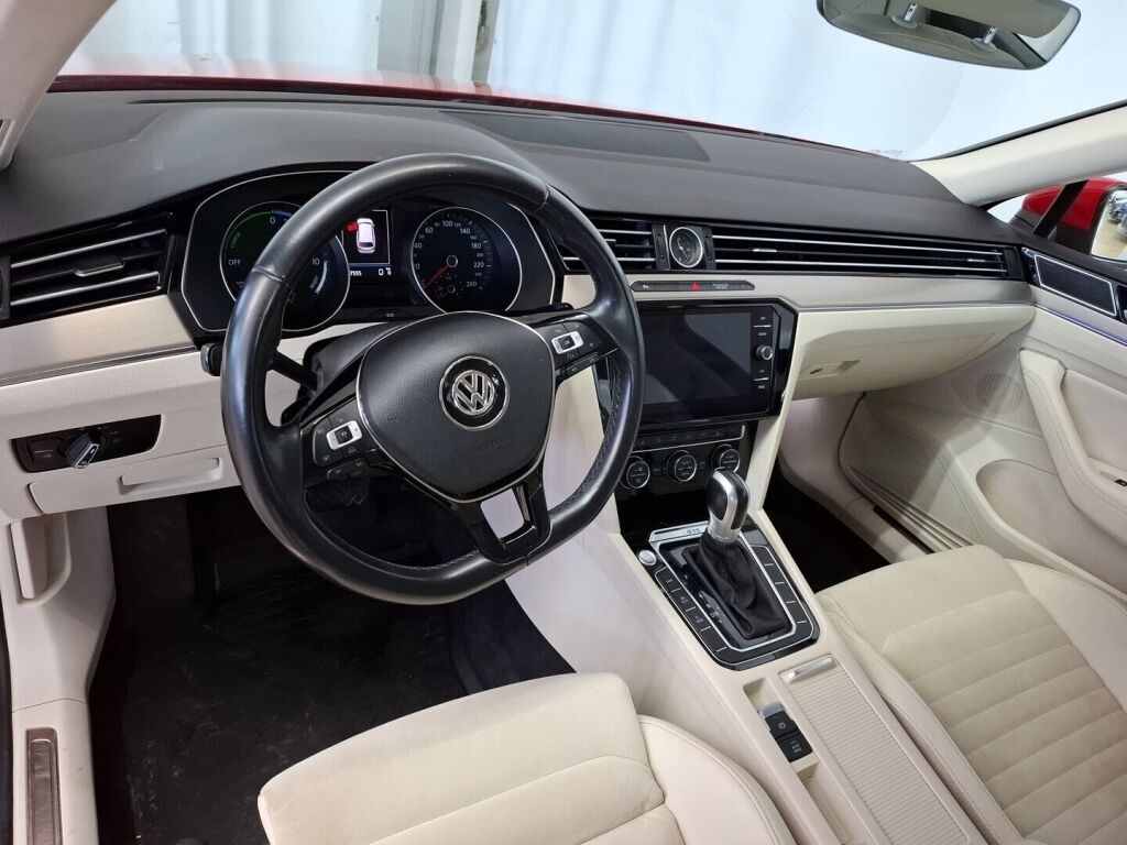 Volkswagen Passat 2018 Punainen