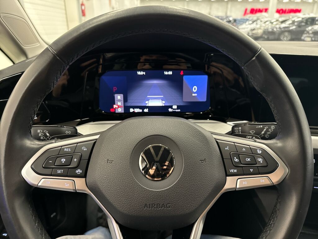 Volkswagen Golf 2021 Musta