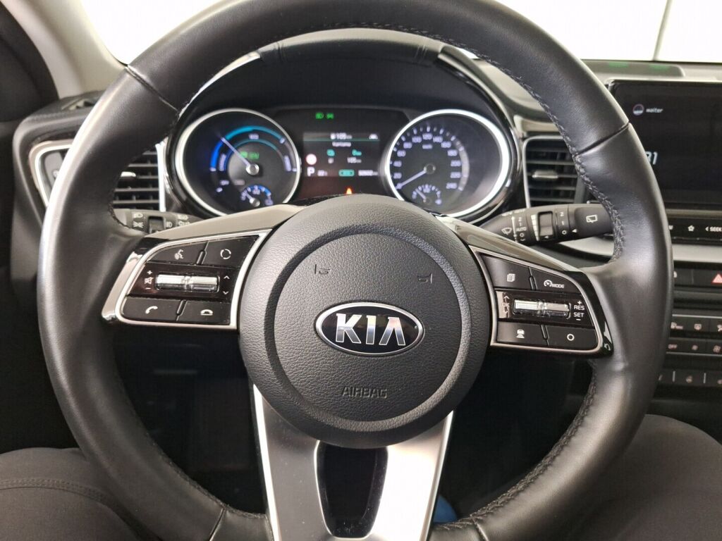 Kia XCeed 2021 met.musta