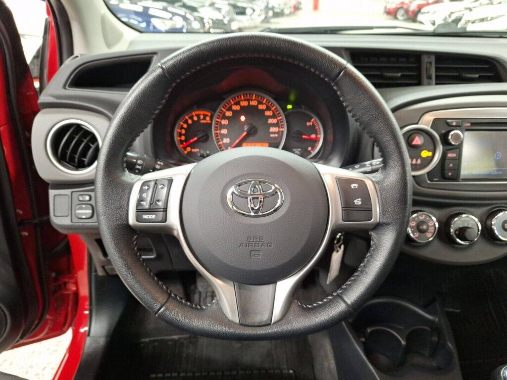 Toyota Yaris 2013 Punainen