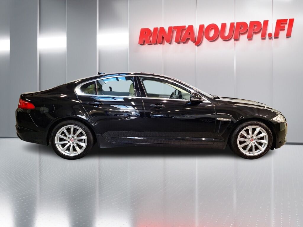 Jaguar XF 2014 Musta