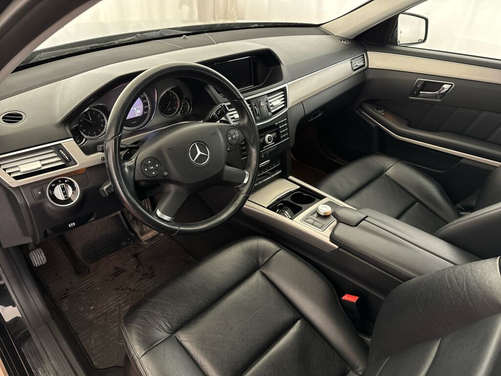 Mercedes-Benz E 2010 Musta