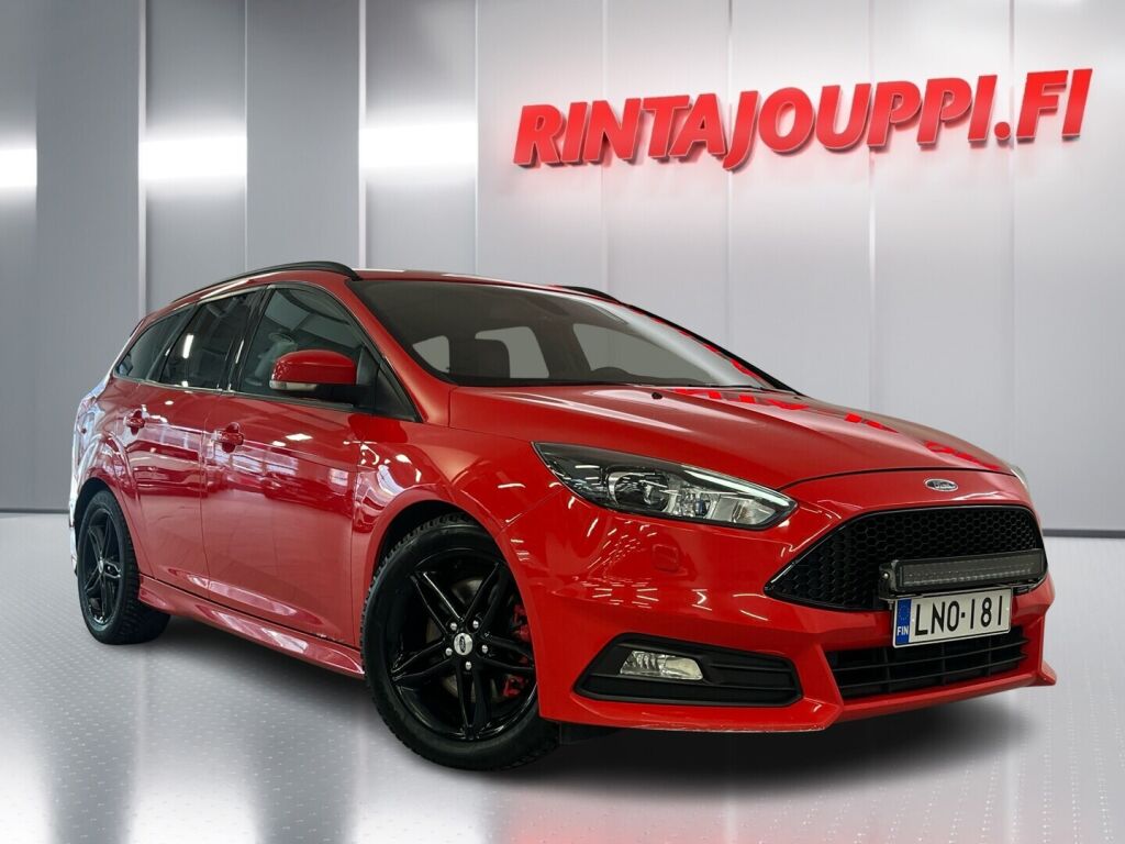 Ford Focus 2016 Punainen