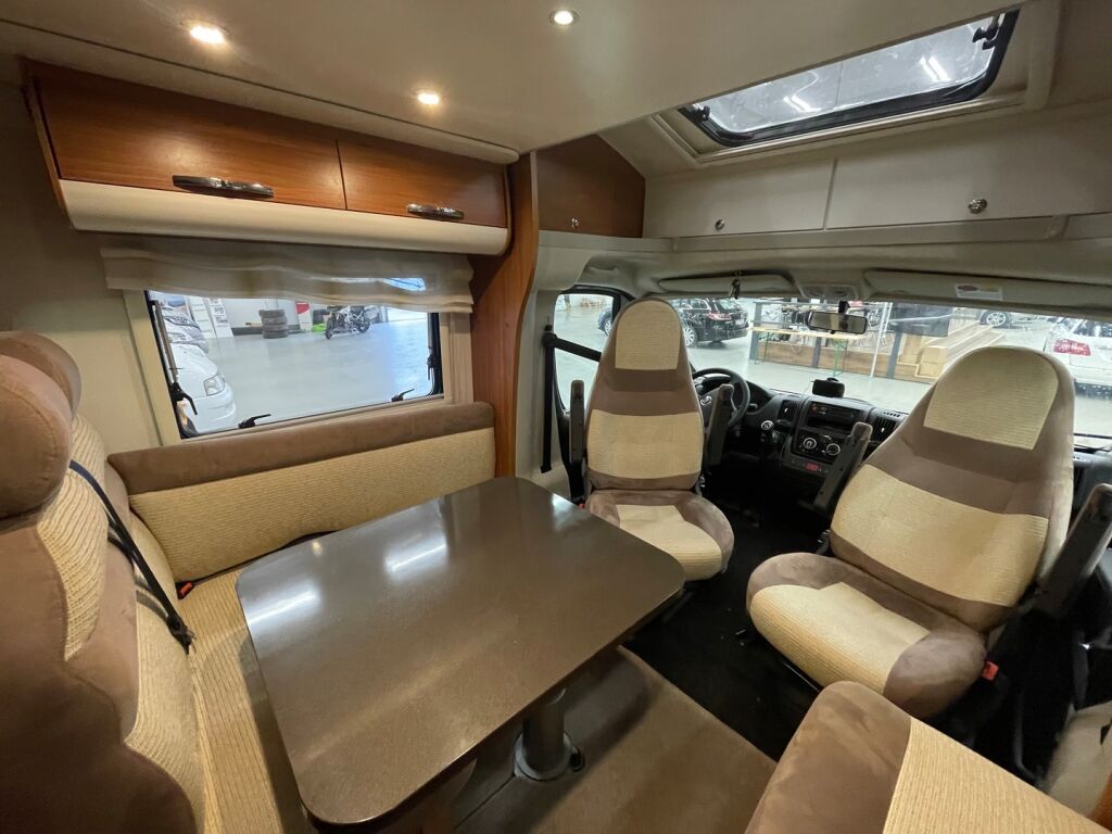 Adria Matrix Plus 670 SC 2014 Harmaa