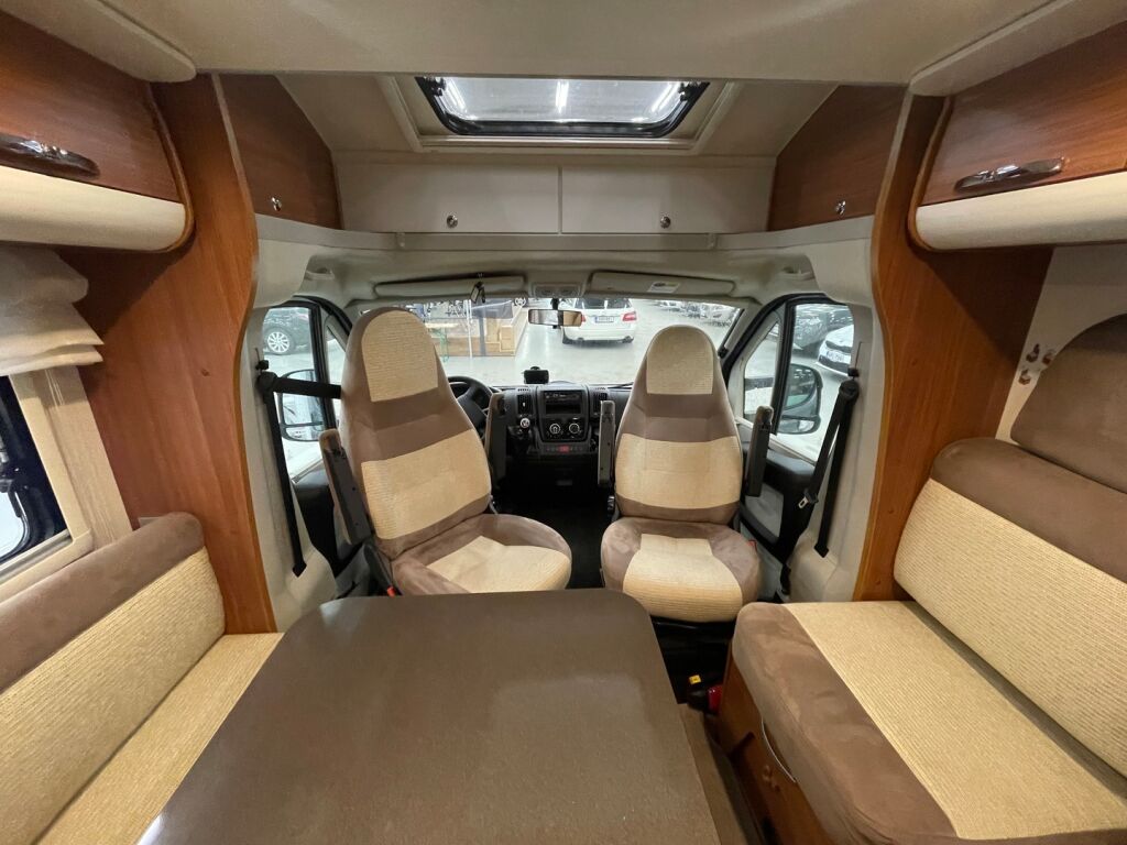 Adria Matrix Plus 670 SC 2014 Harmaa