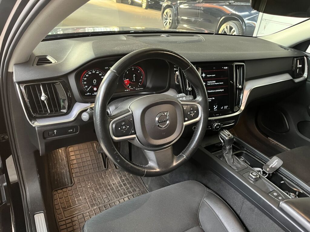 Volvo V60 2019 Musta