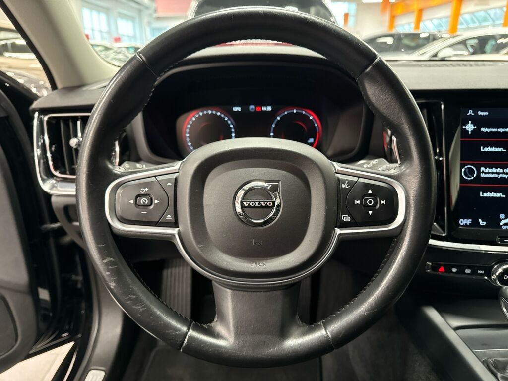 Volvo V60 2019 Musta