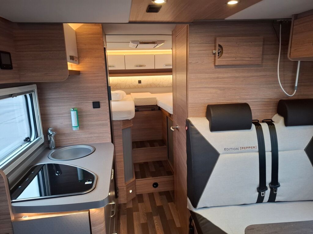 Weinsberg CaraCompact Suite 640 Edition 2024 Valkoinen