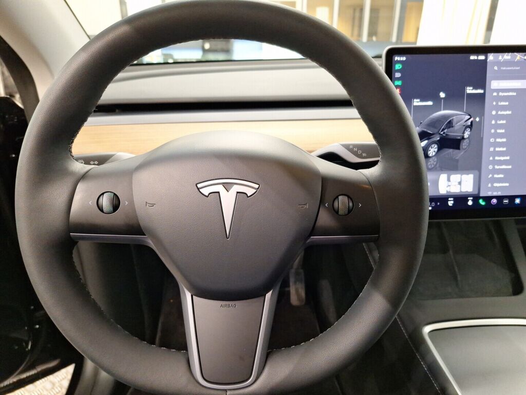 Tesla Model Y 2023 Musta