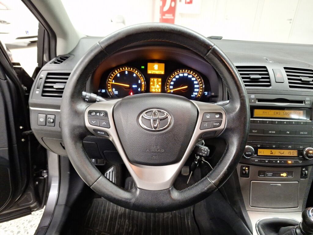 Toyota Avensis 2010 Harmaa