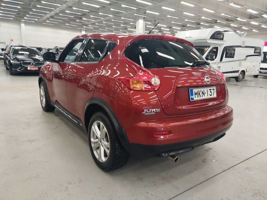 Nissan Juke 2011 Punainen