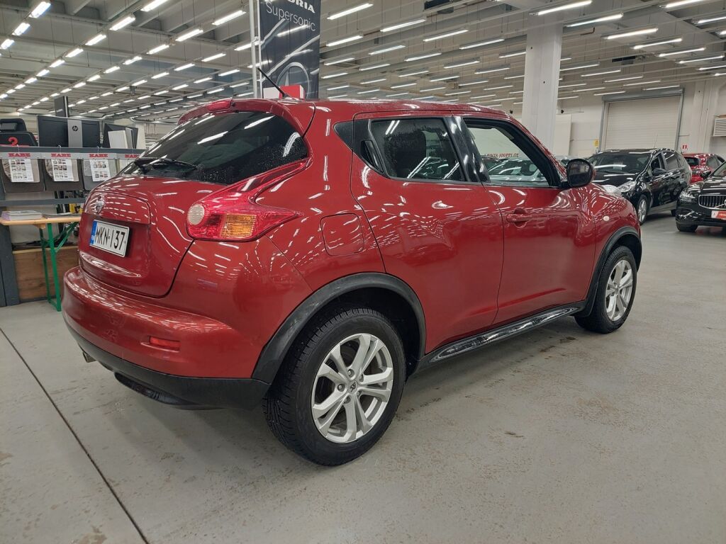 Nissan Juke 2011 Punainen