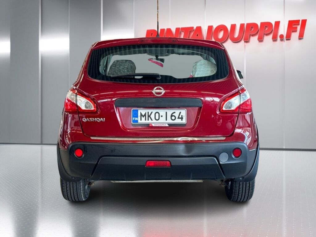 Nissan Qashqai 2011 Punainen