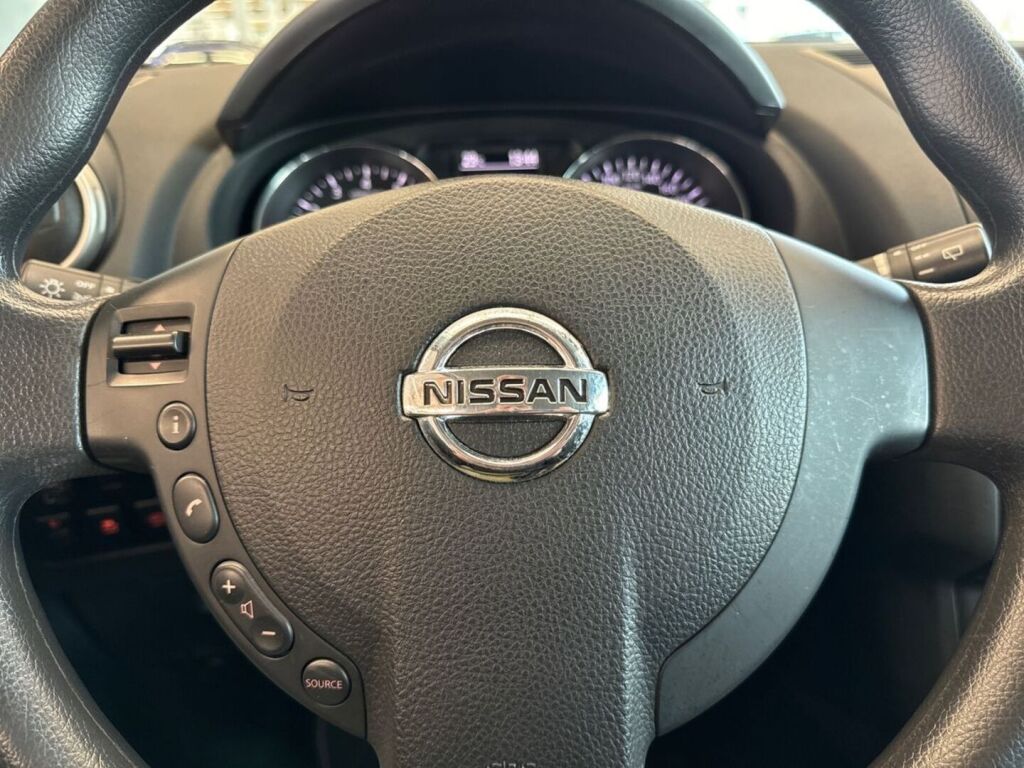 Nissan Qashqai 2011 Punainen