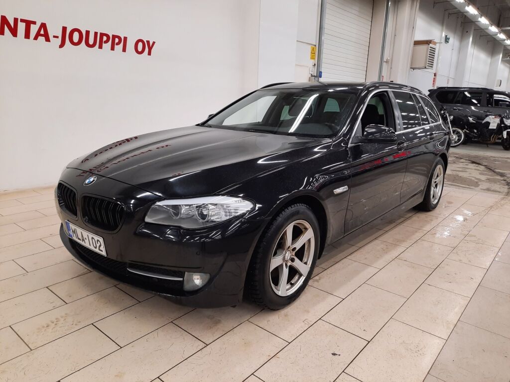 BMW 520 2012 Musta