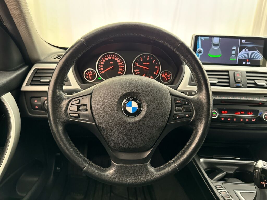 BMW 318 2013 Musta