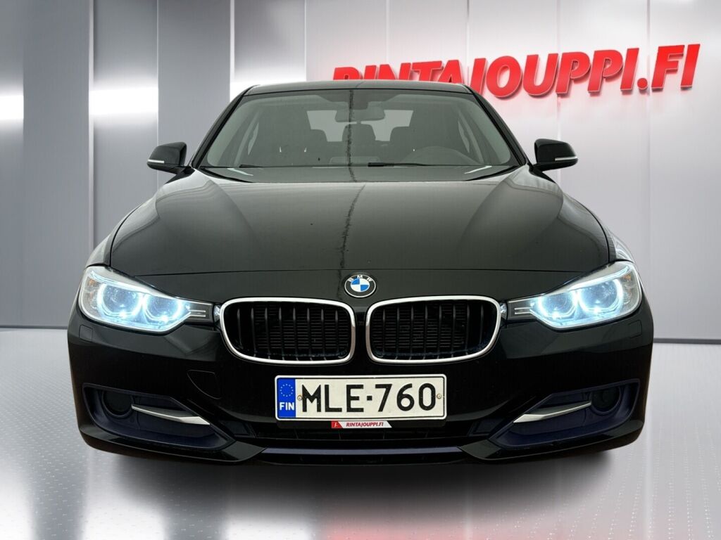 BMW 318 2012 Musta