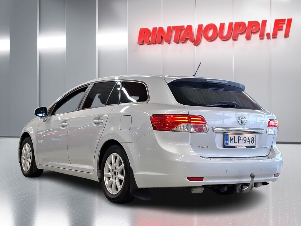 Toyota Avensis 2013 Hopea