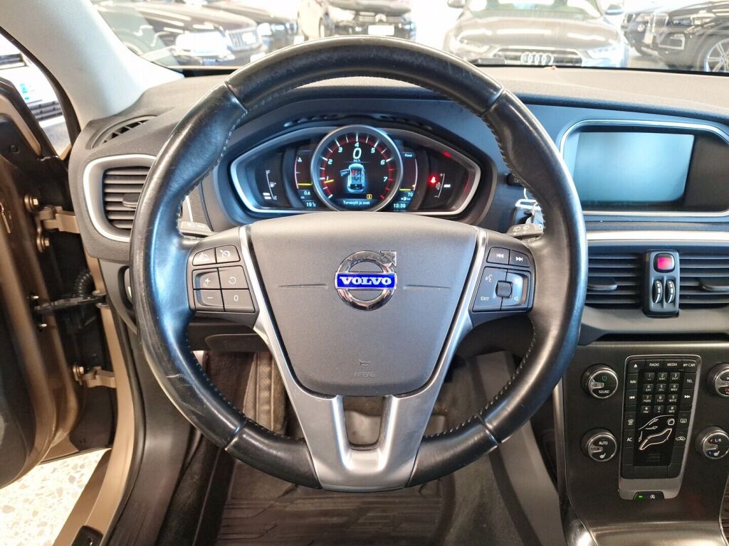 Volvo V40 2014 Ruskea (beige)