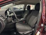 Toyota Avensis 2014 Punainen