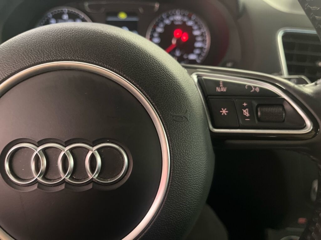 Audi Q3 2018 Sininen