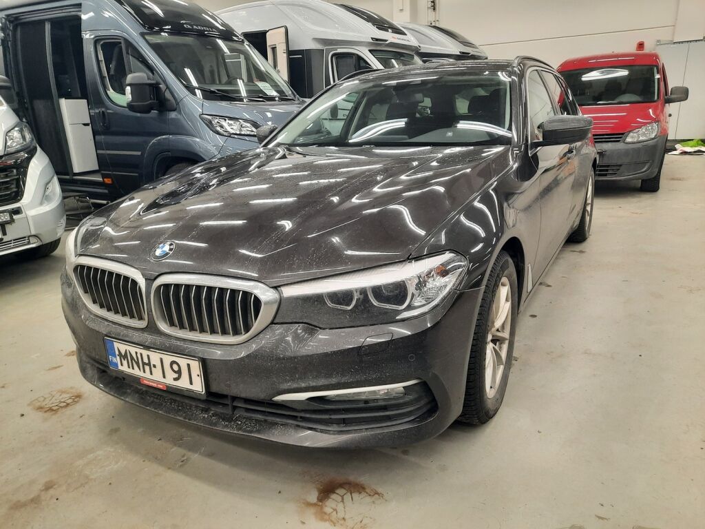 BMW 520 2018 Ruskea (beige)