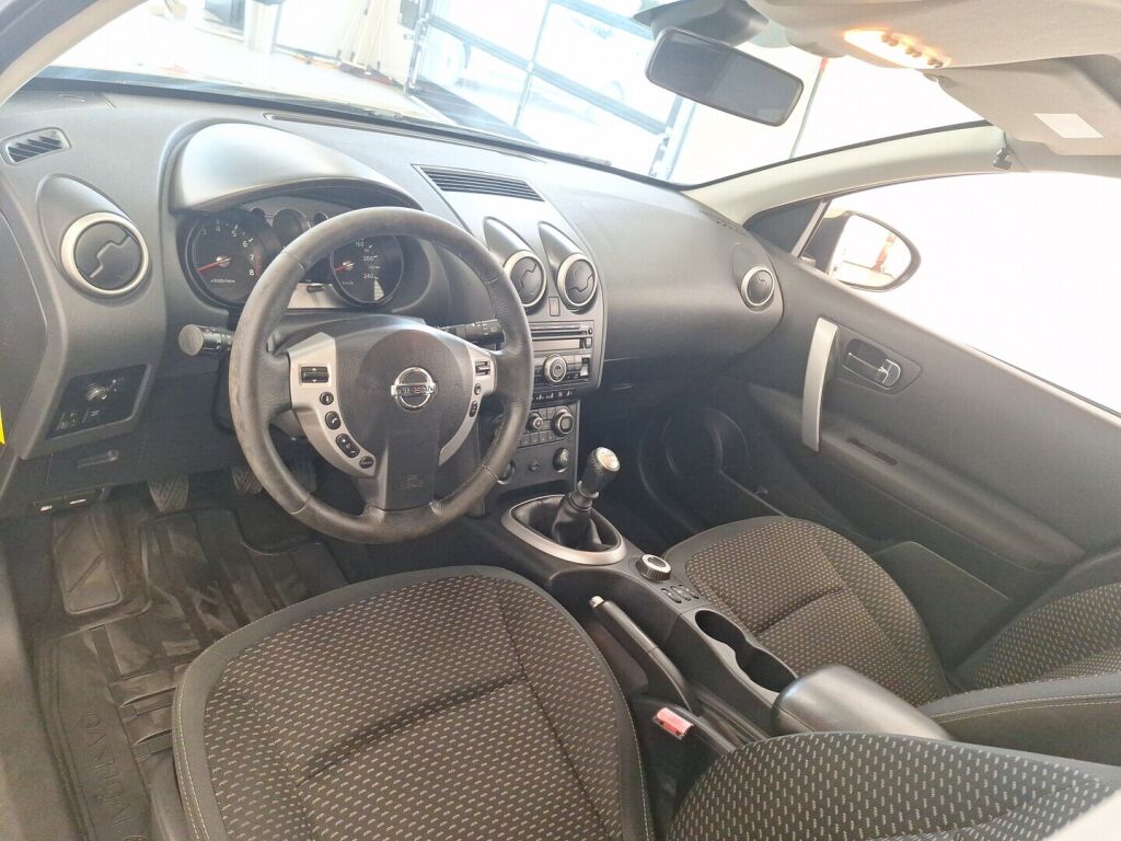 Nissan Qashqai 2008 Ruskea (beige)