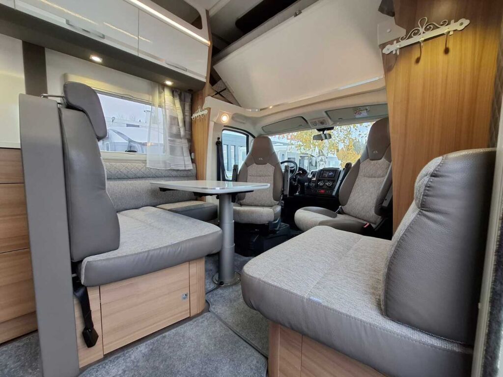 Adria Coral XL Plus 670 SL 2018 Valkoinen