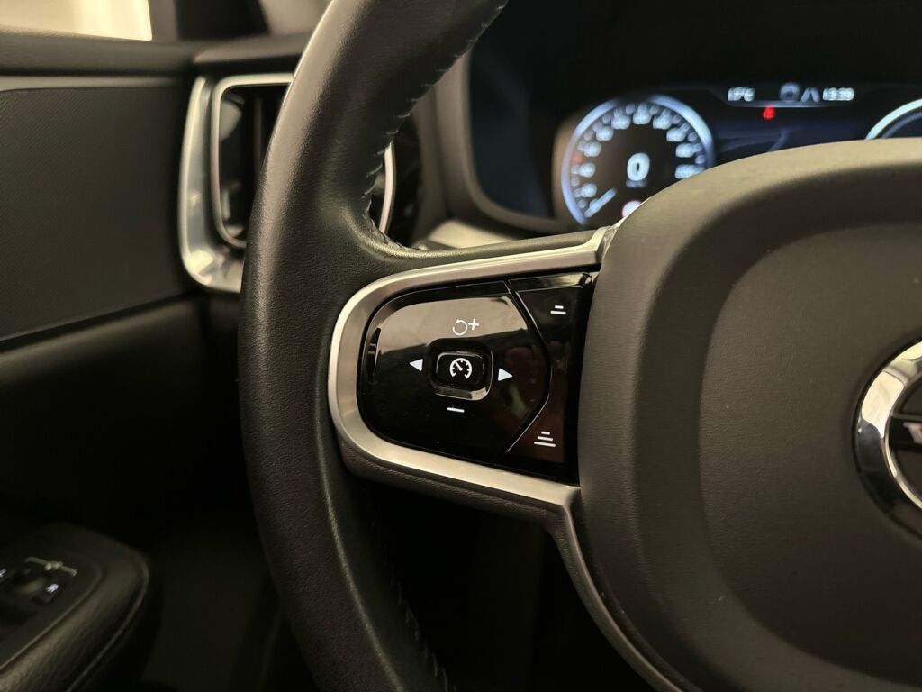 Volvo V60 2020 Valkoinen